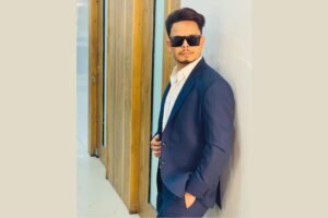 Vijay Sen is Perfect girls Hair stylist