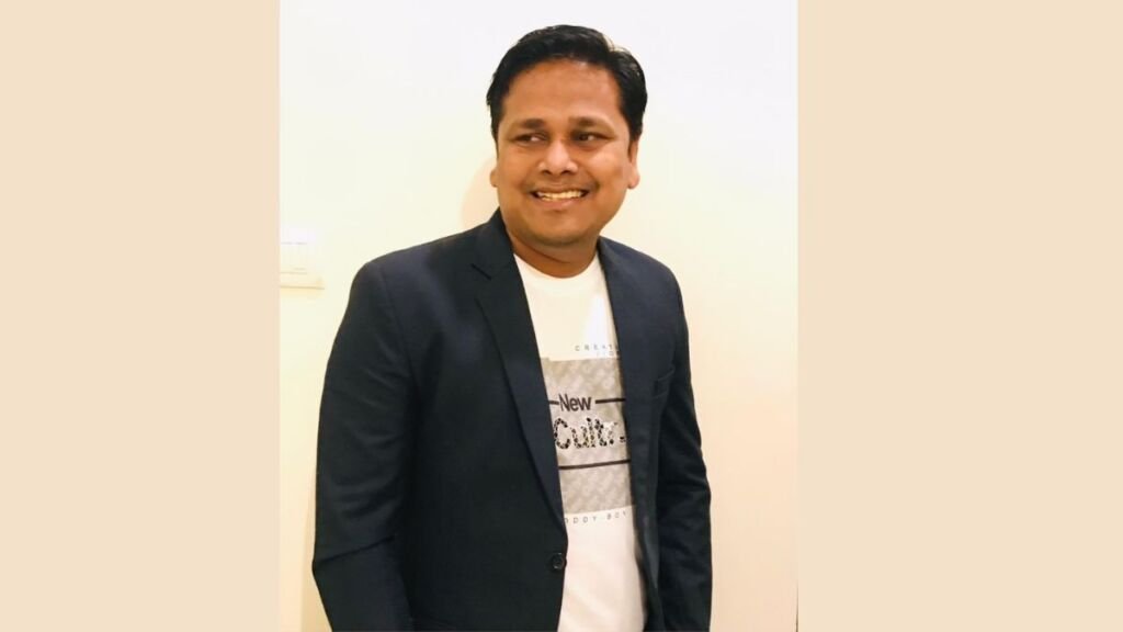 Once upon a time, producer Raju Bharati used to distribute newspapers, now his Hindi film “Bera Ek Aghori” is releasing on May 28th