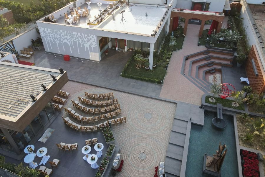 Bespoke Art Gallery: A Haven for Emerging and Established Artists