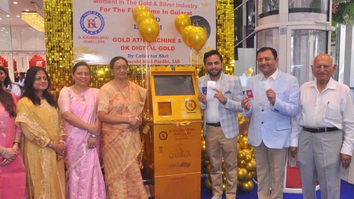 Now-buy-gold-and-silver-at-ATM_-D-Khushalbhai-Jewellers-launches-Indias-first-ultra-modern-gold-ATM-1