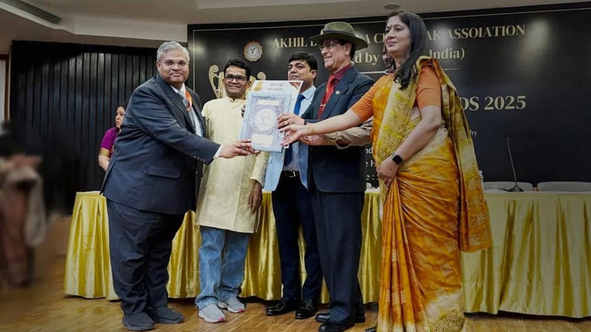 DrVikasSinghal-Honored-with-BharatShri-Award2025