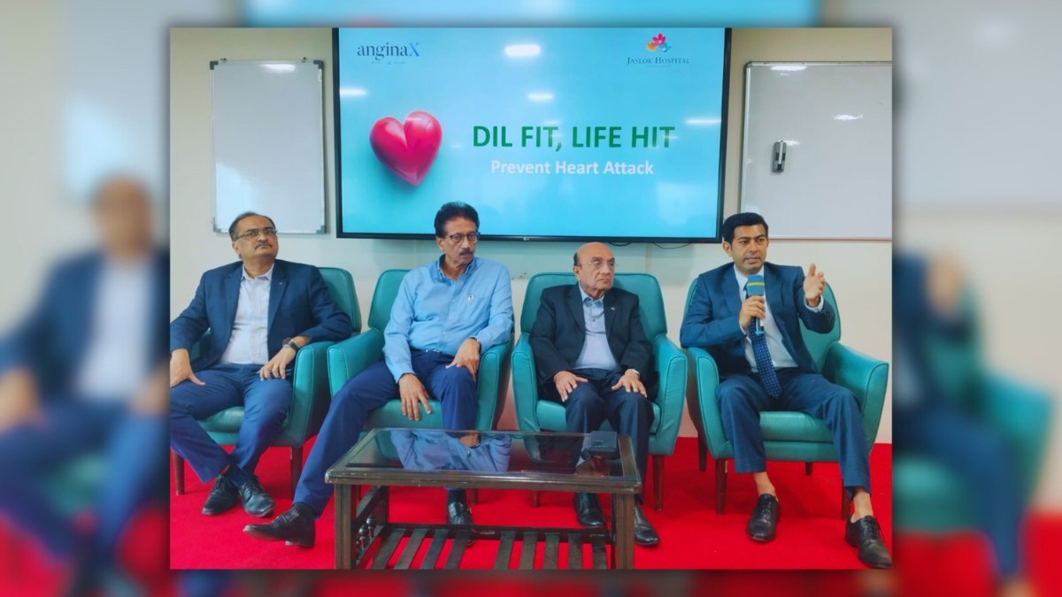 Doctors-at-Jaslok-Hospital-use-AnginaX-AI-to-assess-heart-disease-risk-in-under-a-minute-during-routine-OPD-consultations-1