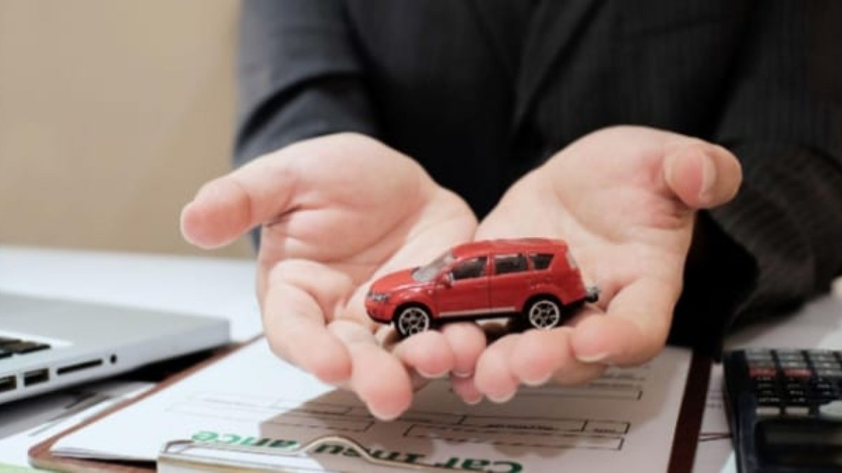 2526010827-Electric-Car-Insurance